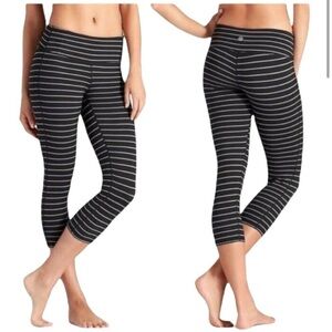 Athleta Chaturanga Striped Capri Leggings Size Small
